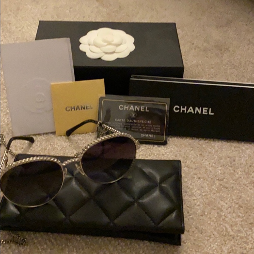 Chanel chain sunglasses